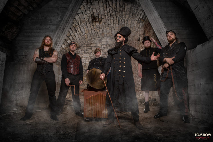 In Sanity Pressefoto by Tom Row Jäschke