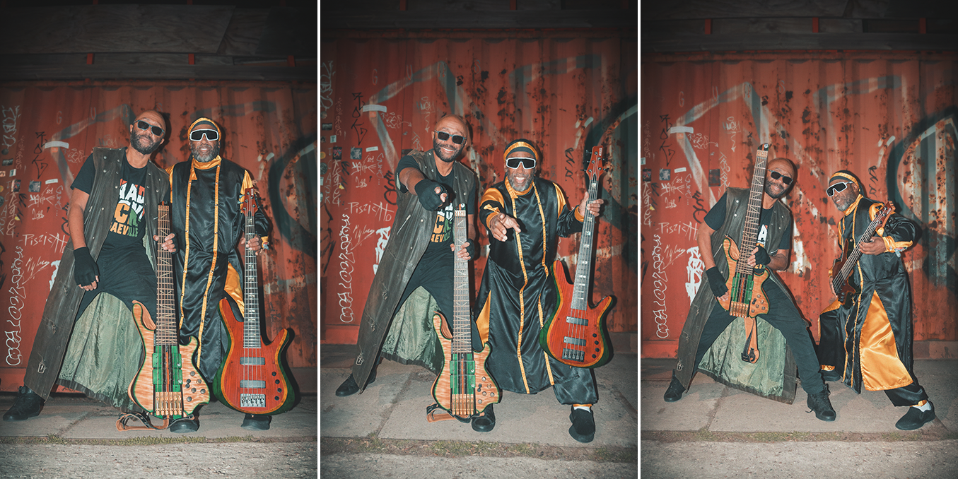 Fotoshooting mit Amlak 'Am-BASS-Ador' Tafari (Steel Pulse) und Michael 'Megahbass' Fletcher (Alborosie) - Motiv 2, der Container